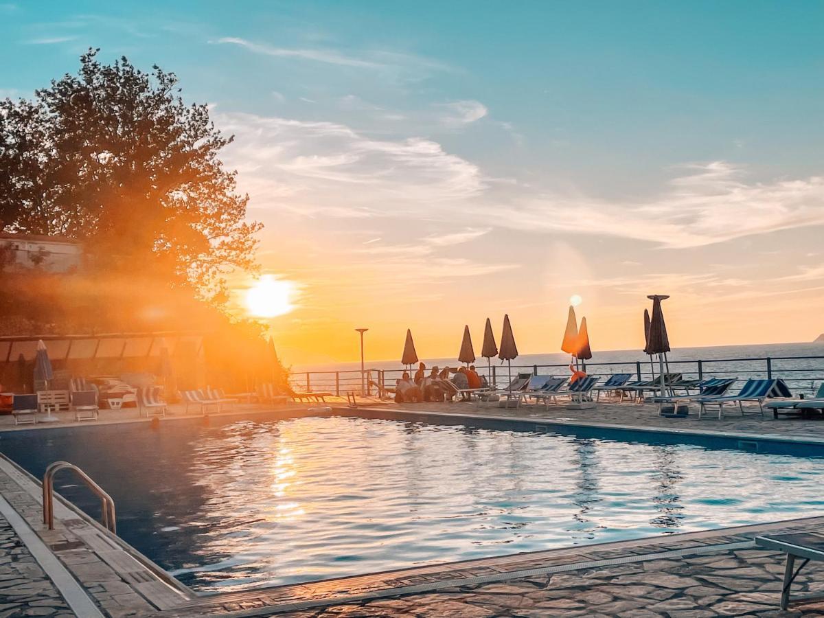 Aqua Holiday Apartments Vlore Ngoại thất bức ảnh